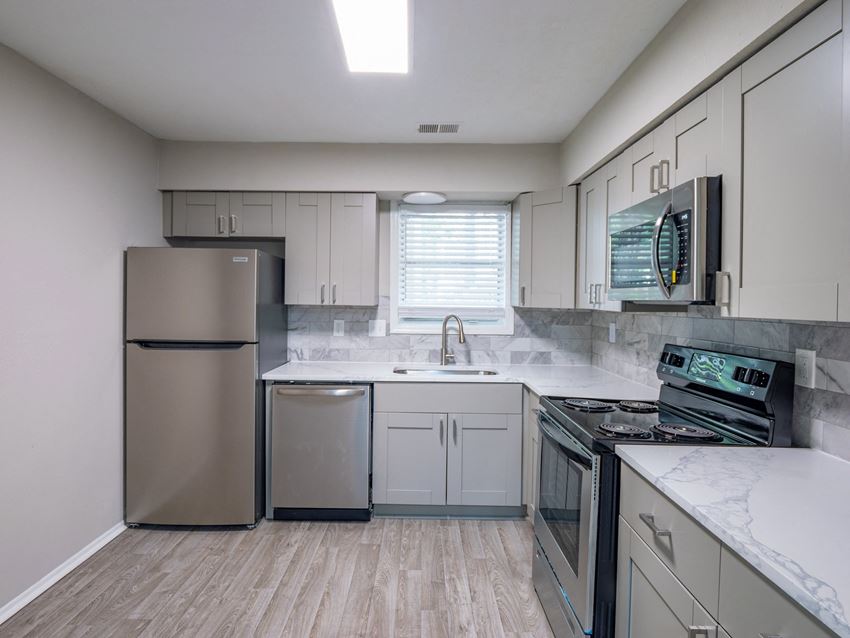 Manchester At Mansell Apartments, 401 Huntington Drive, Roswell, GA